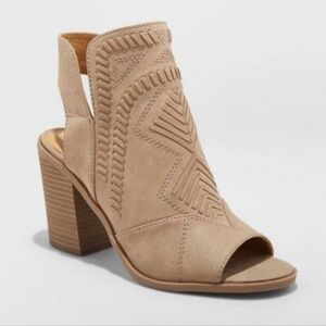 NWT Universal Thread Edwina Taupe Faux Suede Block Heel Sandals Booties, 8.5